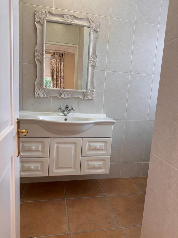 To Let 4 Bedroom Property for Rent in Fish Hoek Western Cape